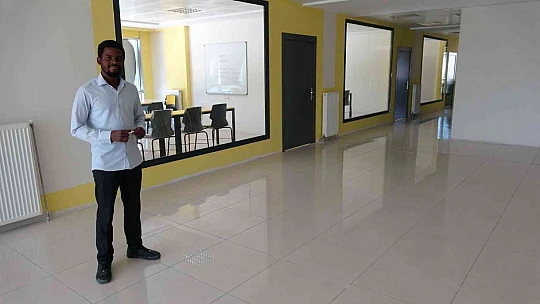 Nijerya'dan öğrenci olarak geldiği Elazığ'da kendi dil okulunu açtı