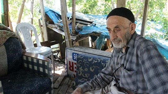 Nusret dede, Covid-19'dan ağaç evi ile korunuyor