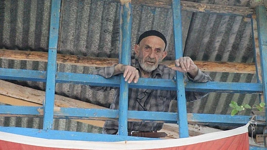 Nusret dede, Covid-19'dan ağaç evi ile korunuyor