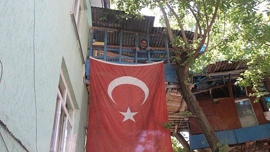 Nusret dede, Covid-19'dan ağaç evi ile korunuyor