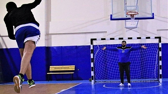 O öğrencilerinin öğretmeni değil, 'Fethi Babası'