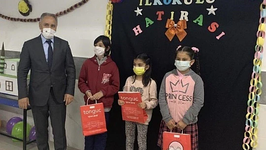 Öğrenciler atık malzemelerden eser yaptı, sergi açıldı