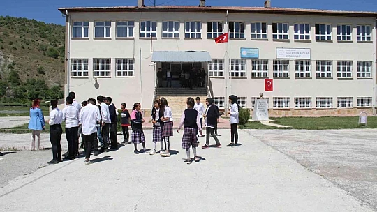 Öğrencinin öğretmene bıraktığı not hayalini gerçeğe dönüştürdü