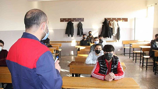 Öğrenim yıllarında dalga geçtiler, o yılmadan çalıştı hayalini kurduğu öğretmenlik mesleğini yapmaya başladı