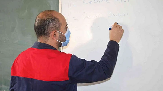 Öğrenim yıllarında dalga geçtiler, o yılmadan çalıştı hayalini kurduğu öğretmenlik mesleğini yapmaya başladı