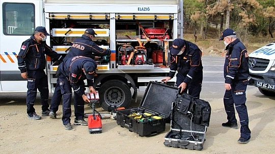 Önce Elazığ, sonra İzmir depreminde canla başla görev yaptılar