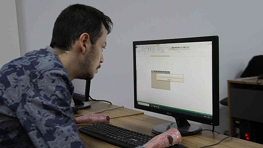 Özel bireyler, bilgisayar kursu ile hayata hazırlanıyor