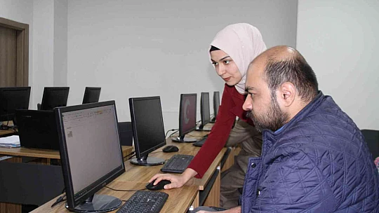 Özel bireyler, bilgisayar kursu ile hayata hazırlanıyor