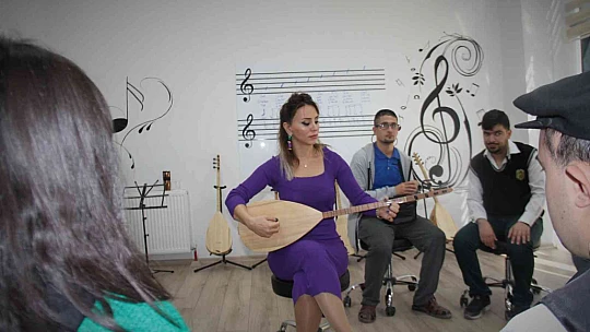 Özel bireyler, engellerini müzikle aşıyor