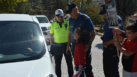 Palu'da yayalara öncelik, hayata saygı duruşu etkinliği