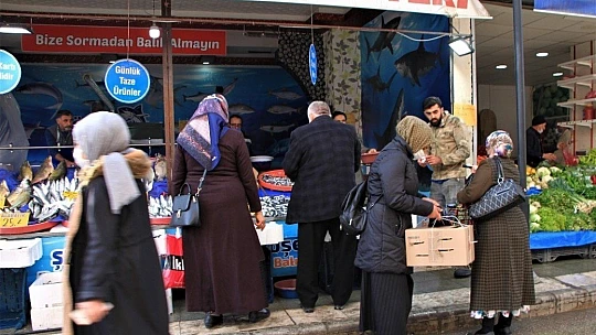 Pandemi ile birlikte talepler değişti, balıklar pişirilerek evlere servis edilmeye başlandı