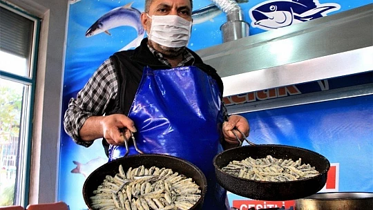 Pandemi ile birlikte talepler değişti, balıklar pişirilerek evlere servis edilmeye başlandı