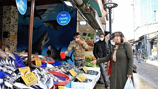 Pandemi ile birlikte talepler değişti, balıklar pişirilerek evlere servis edilmeye başlandı
