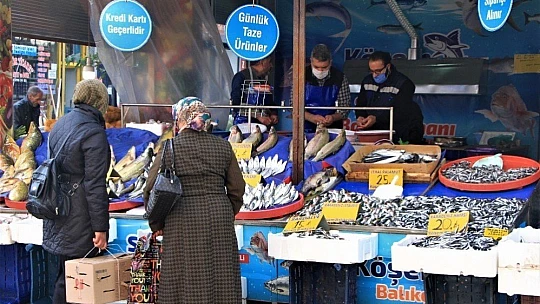 Pandemi ile birlikte talepler değişti, balıklar pişirilerek evlere servis edilmeye başlandı