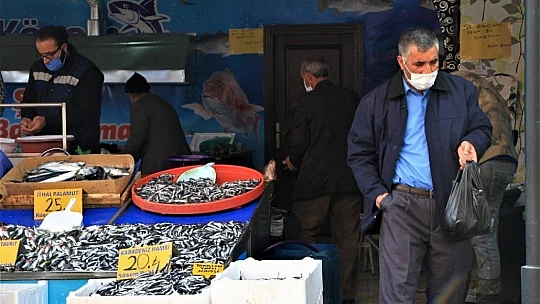 Pandemi ile birlikte talepler değişti, balıklar pişirilerek evlere servis edilmeye başlandı