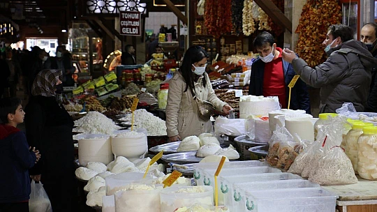 Pandemi ile durgunluk yaşayan kapalı çarşı, Ramazan'la hareketlendi