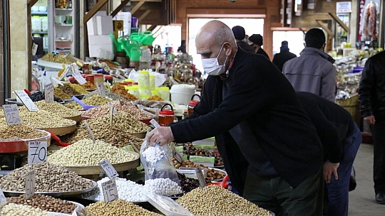 Pandemi ile durgunluk yaşayan kapalı çarşı, Ramazan'la hareketlendi