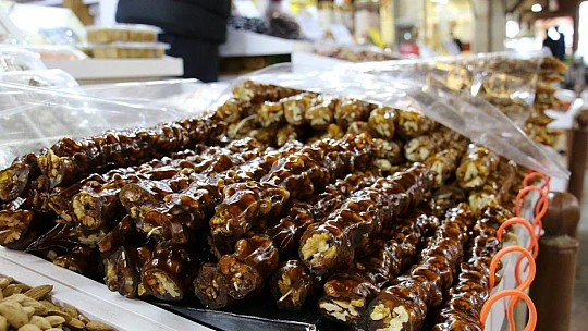 Pandemi ile durgunluk yaşayan kapalı çarşı, Ramazan'la hareketlendi