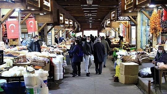 Pandemiden etkilenen  Kapalı Çarşı esnafı, çözümü online satışta buldu