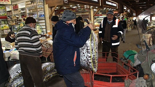 Pandemiden etkilenen  Kapalı Çarşı esnafı, çözümü online satışta buldu