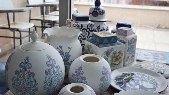 Pandemiyi fırsata çeviren kadınlar, çini ustası oldu