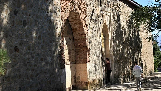 Pisa kulesinden daha eğik olan tarihi eğri minare ilk günkü ihtişamını koruyor