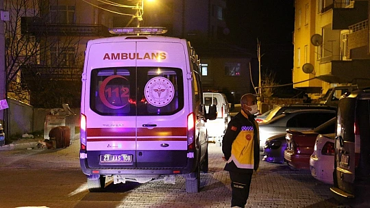 Polis ve itfaiye ekibinin müdahalesi genç kızı kurtardı