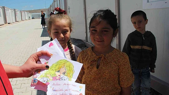 Psikososyal ekibi, savaştan tahliye edilen Ahıska Türklerini biran olsun yalnız bırakmıyor
