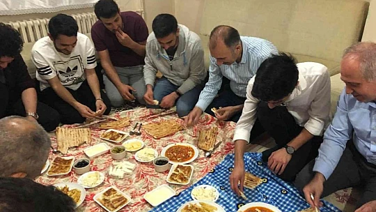 Rektör Prof. Dr. Göktaş, öğrenci evinde sahur yaptı