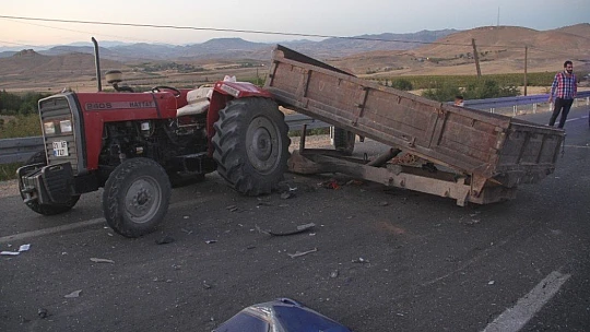 Römorka çarpan otomobil hurdaya döndü: 1 ağır yaralı