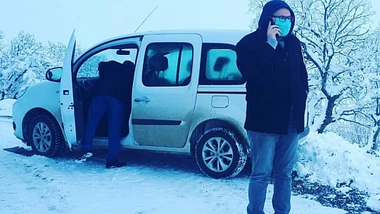 Sağlık ekipleri, karlı yolları aşarak, aşılama çalışmaları yapıyor