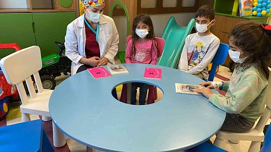 Şair hemşire kitaplarının geliriyle hastaneye oyun odası kurdu