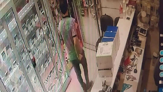 Cep telefonunu çalan hırsızın rahatlığı pes dedirtti