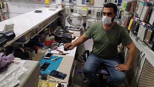 Cep telefonunu çalan hırsızın rahatlığı pes dedirtti