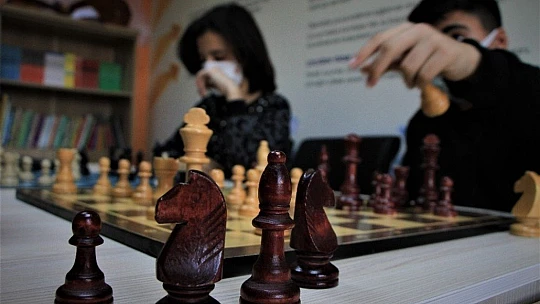 Satrançla hayata yeni hamle atmayı öğreniyorlar