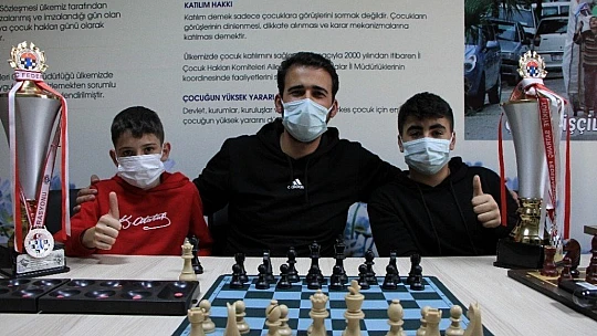 Satrançla hayata yeni hamle atmayı öğreniyorlar