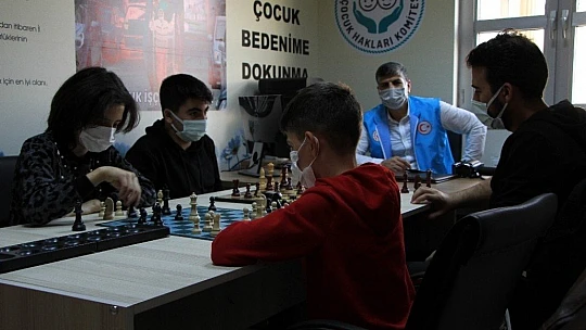 Satrançla hayata yeni hamle atmayı öğreniyorlar