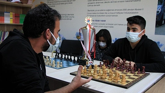 Satrançla hayata yeni hamle atmayı öğreniyorlar