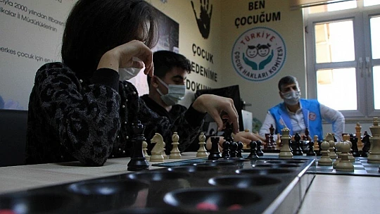Satrançla hayata yeni hamle atmayı öğreniyorlar