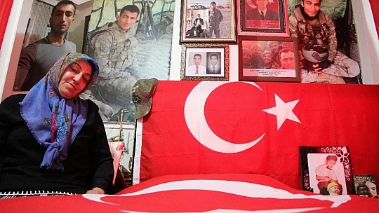 Şehit ailesi oğullarından kalan hatıraların kokusuyla yaşıyor