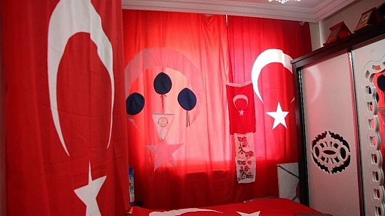 Şehit ailesi oğullarından kalan hatıraların kokusuyla yaşıyor