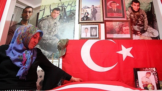 Şehit ailesi oğullarından kalan hatıraların kokusuyla yaşıyor
