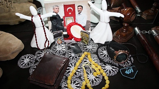 Şehit ailesi oğullarından kalan hatıraların kokusuyla yaşıyor