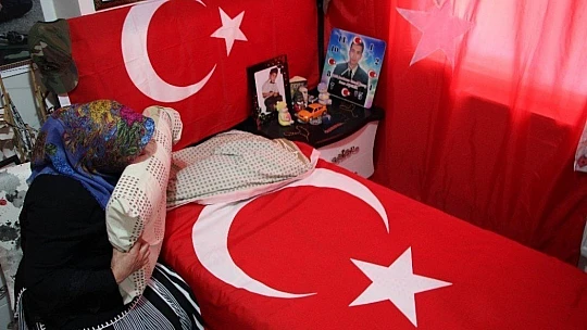 Şehit ailesi oğullarından kalan hatıraların kokusuyla yaşıyor