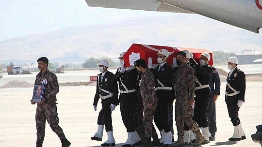 Şehit Cihat Şahin'in naaşı memleketi Elazığ'a getirildi