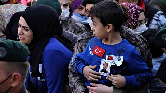 Şehit Cihat Şahin memleketi Elazığ'da son yolculuğuna uğurlandı