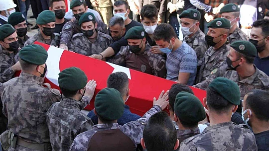 Şehit Cihat Şahin memleketi Elazığ'da son yolculuğuna uğurlandı