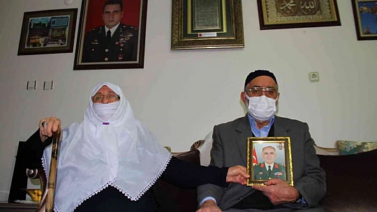 Şehit Korgeneral Osman Erbaş'ın hediyesine gözü gibi bakıyor