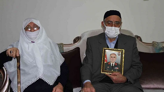 Şehit Korgeneral Osman Erbaş'ın hediyesine gözü gibi bakıyor