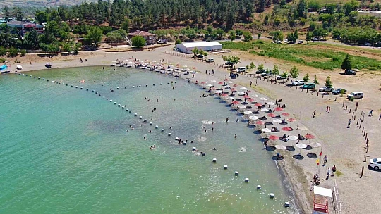 Sıcaklar arttı, vatandaşlar doğunun gizli denizi Hazar'a akın etti